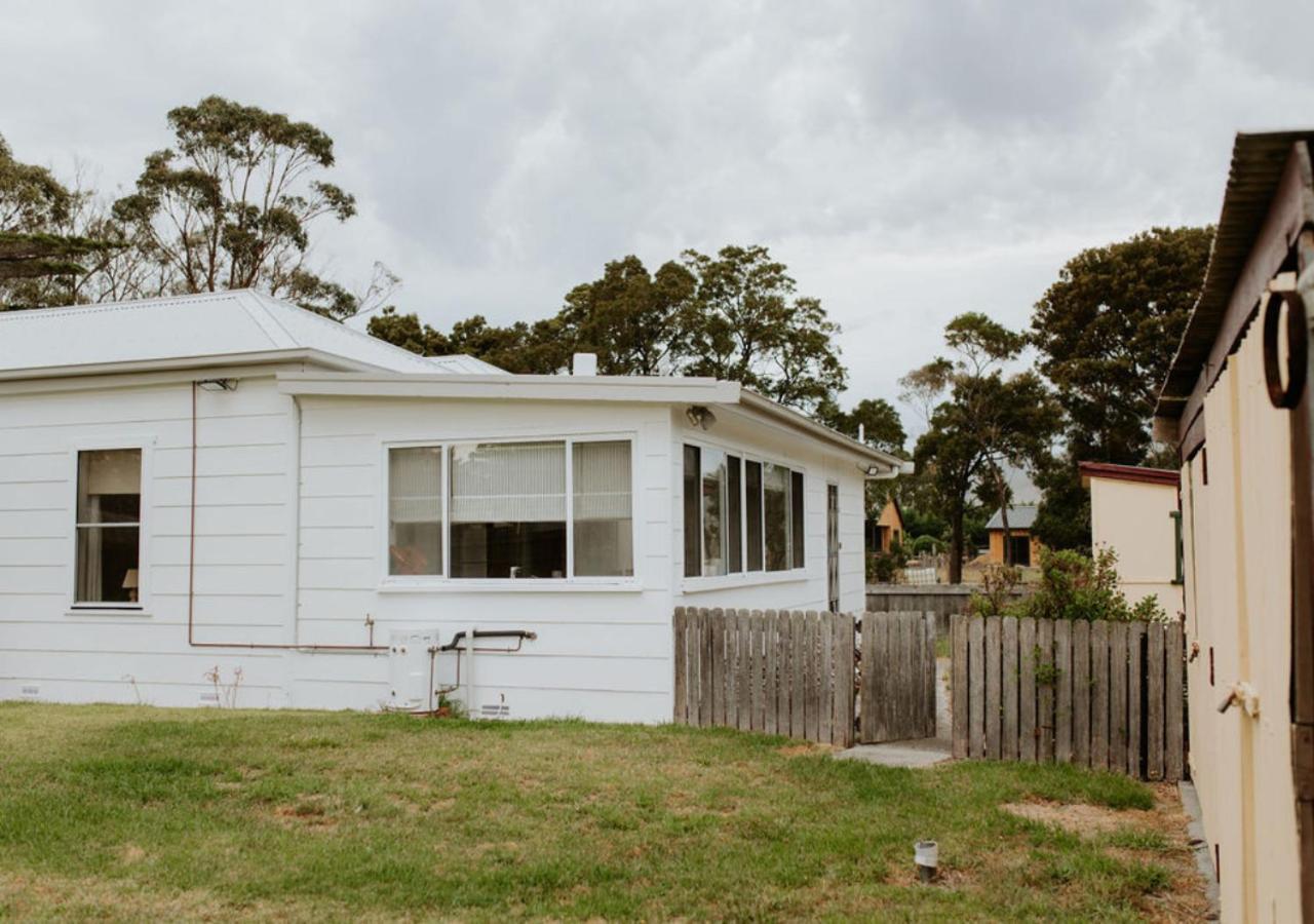 Falmouth Cottage - Dog Friendly Beachside Getaway 2,5 Acres Exterior photo